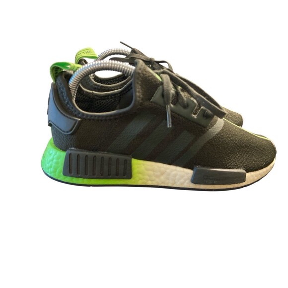 Adidas‎ NMD R1 Star Wars Yoda FW3941 Size 6  Men Black Green Boost - Picture 1 of 9